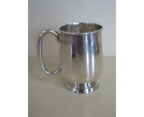 A silver tankard 10cm tall, approx 6.3 troy oz - Sheffield 1935/36 - maker EV, bird engraving - in clean condition 