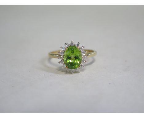 A 9ct yellow gold ring peridot and zircon, size R/S - approx 2.8 grams 