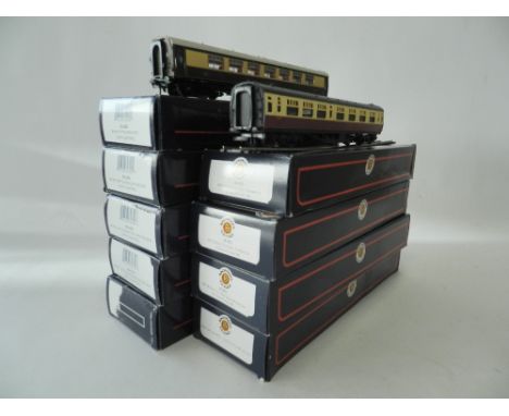 Nine boxed Bachmann Coaches, 4 x 34 series 502, 503, 552 x 2, 63 ft Bulleid Crimson / Cream, 5 x 39 series BR MK1 Coaches, 32