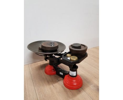 A SET OF VINTAGE BALANCE SCALES AND SET OF WEIGHTS