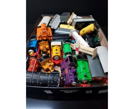 TRAY CONTAINING VINTAGE DIE CAST TRAIN ENGINES AND CARRIAGES FROM THE THOMAS THE TANK ENGINE AND FRIENDS COLLECTION MADE BY E