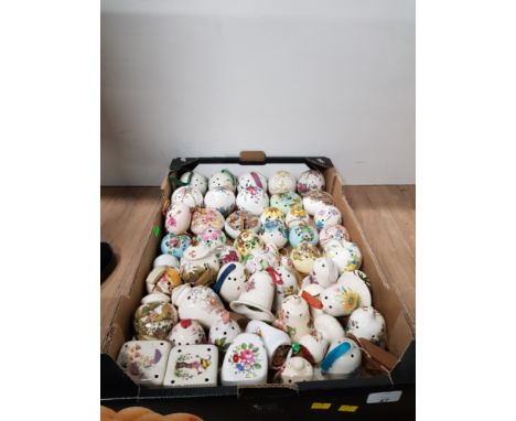 A BOX CONTAINING A SUBSTANTIAL AMOUNT OF CERAMIC SCENT BAUBLES
