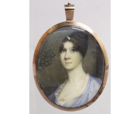 AN EARLY 19TH CENTURY OVAL MINIATURE OF A YOUNG LADY, wearing light blue dress, the reverse with hair and pearls. 6cms x 5.5c