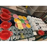 Lot de 40 approx d'assiettes et ramequins variés