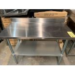 Table de travail NSF avec dosseret 42' x 24'