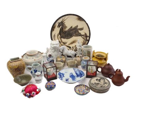 A collection of assorted Chinese porcelain and pottery, to include a blue &amp; white snuff bottle with four character Qianlo