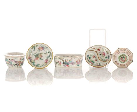 A group of Chinese famille rose dishes, Qing, late 19th /early 20th century, comprising a small pedestal dish painted with fo