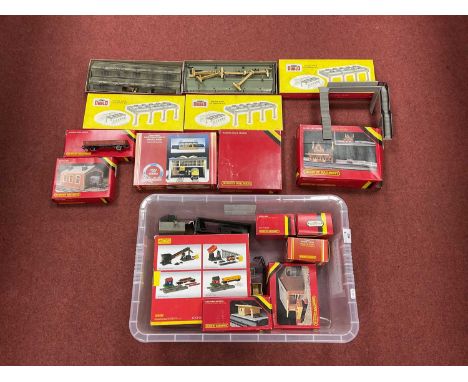 Fourteen 'OO' Gauge/4mm Boxed Items of Trackside Buildings, R460 platform straights, to include Ref 516 diesel depot, R592 ma