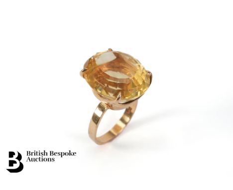 18ct yellow gold citrine ring. The ring set with an oval citrine 20 x 17mm, size O, 10.1 gms.&nbsp;