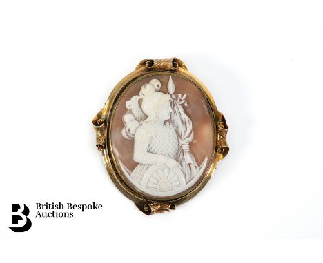 A 19th century 9ct yellow gold shell cameo brooch/pendant, depicting an armoured Jeanne d' Arc, base metal pin, 45 x 50 mm, 2