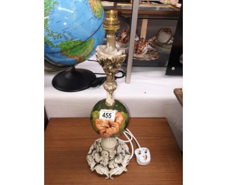 A Moorcroft centred table lamp