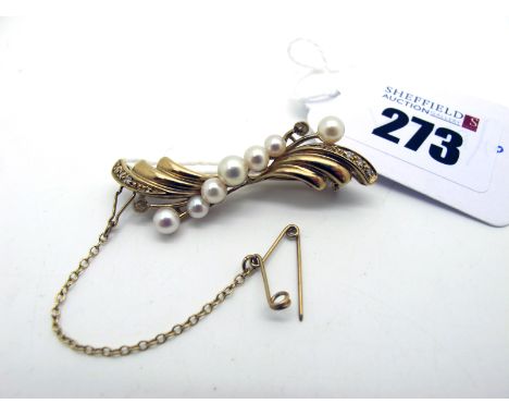 A 9ct Gold Pearl Ser Brooch, of scroll design, with inset highlights (lacking two pearls) (5.5grams).