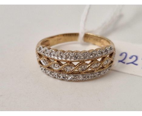 A fancy diamond ring 9ct size R 3.4 gms