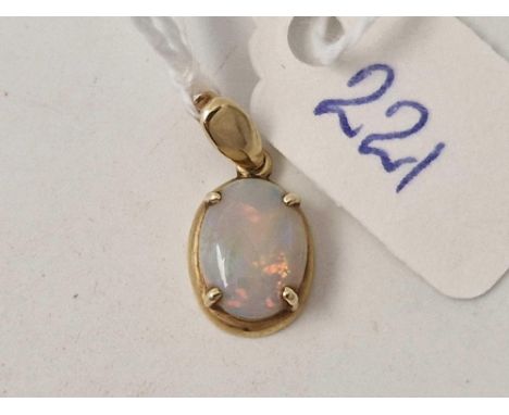 A opal pendant 9ct