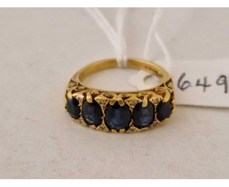 A FIVE STONE SAPPHIRE AND DIAMOND RING 18CT GOLD SIZE N 6.7 GMS