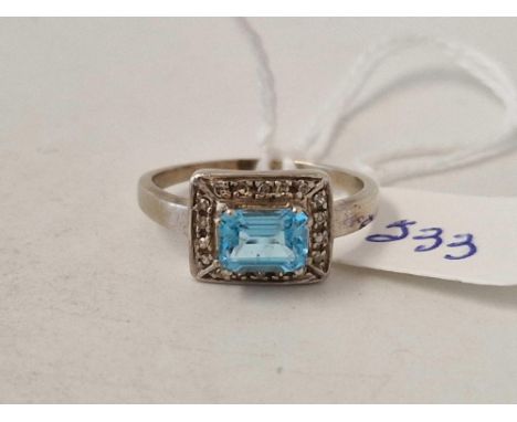 A white gold blue topaz and diamond ring 9ct size Q 2.9 gms