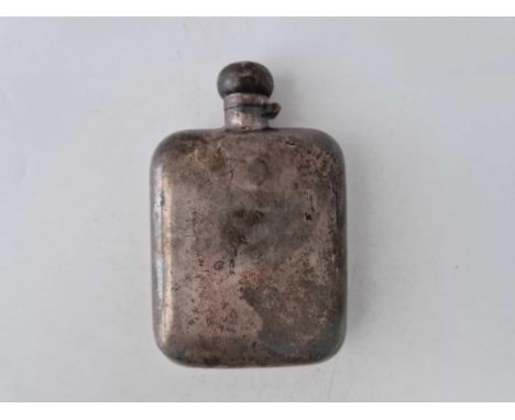 A good hip flask with bayonet hinged cover, 5.5 inches high, Birmingham 1917, 164 g.