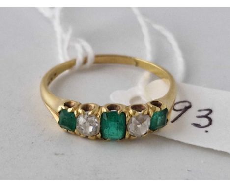 A GOOD FIVE STONE EMERALD AND DIAMOND RING 18CT GOLD SIZE U