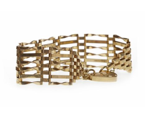 NINE CARAT GOLD GATE LINK BRACELET19.5mm wide, 13.3g