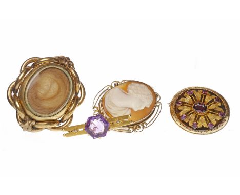 LATE VICTORIAN NINE CARAT GOLD MOUNTED CAMEO BROOCHset with an oval cameo depicting a female facing right, 48mm high, 13.7g; 