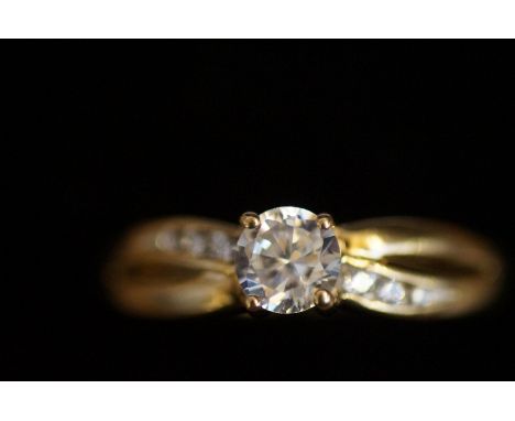 9ct Gold ring set with clear stones Size O 