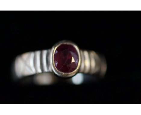 Silver ring set with garnet 