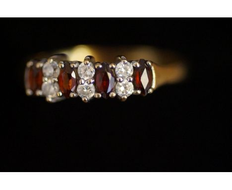 9ct Gold ring red &amp; clear stones Size Q 