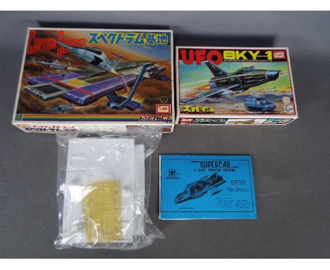 IMAI, Delux Vacumform - Three 'Gerry Anderson' themed model kits in various scales. Lot consists of IMAI B1241-700 UFO Sky-1;
