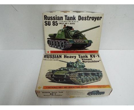 Bandai - 2 boxed unmade 1:48 scale Bandai Russian tank model kits including # 8371 KV-1 heavy tank and # 8372 SU 85 tank dest