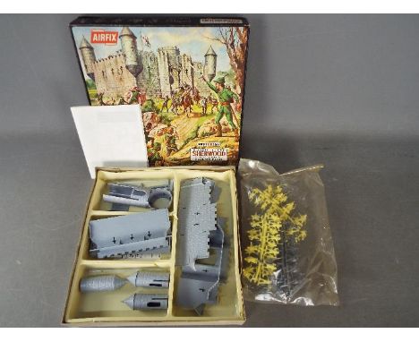 Airfix - A boxed Airfix #1685 HO/OO scale Sherwood plastic snap together playset. The set has parts taken of sprues and shows