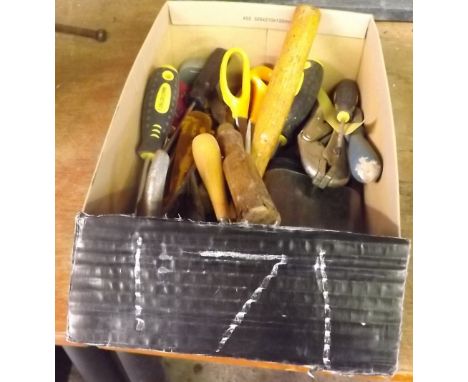 CARTON OF VARIOUS HAND TOOLS      