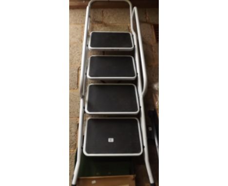 4 STEP WHITE METAL KITCHEN STEP     