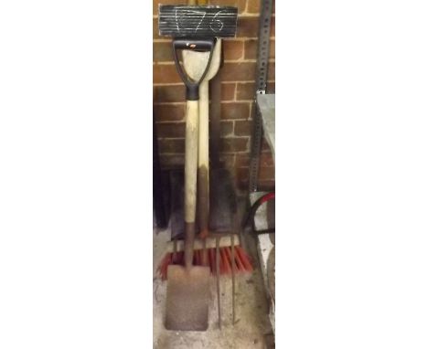QTY OF GARDEN LONG HANDLED TOOLS     