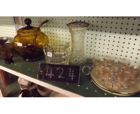 SHELF OF VARIOUS GLASS ITEMS      