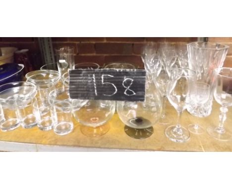 SHELF OF MIXED GLASSWARE      
