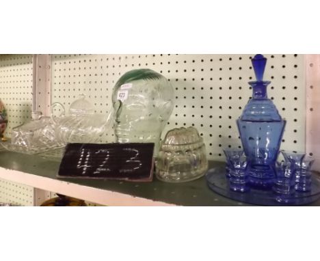 SHELF OF VARIOUS GLASS ITEMS      