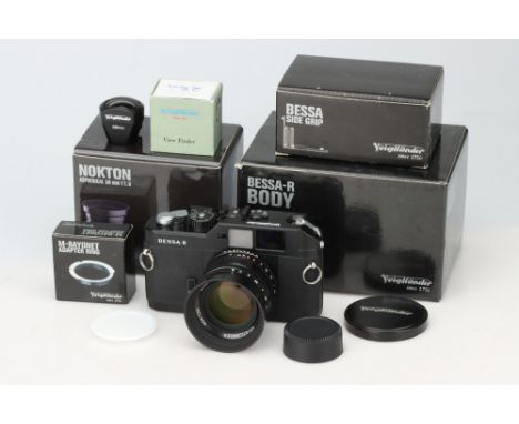 A Voigtlander Bessa R Rangefinder Camera, black, with Voigtlander Nokton Aspherical f/1.5 50mm lens, body, G-VG/E, shutter wo