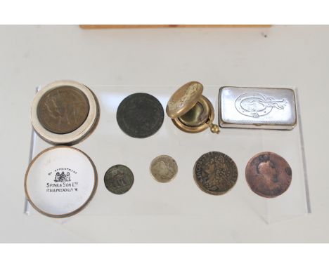A wooden box containing a gun money half crown of James II dated October 1689, a plated sovereign holder, metal snuff box plu