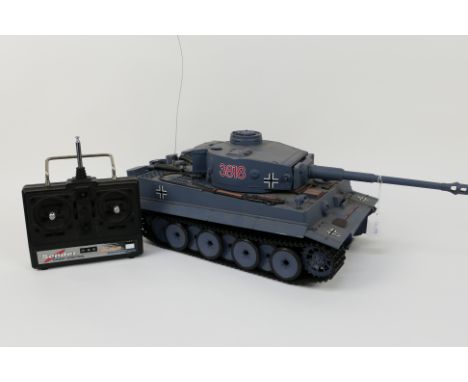 Heng Long - A unboxed 1:16 scale German Tiger I radio controlled battle tank. The tank in grey comes appears to be in Good ov