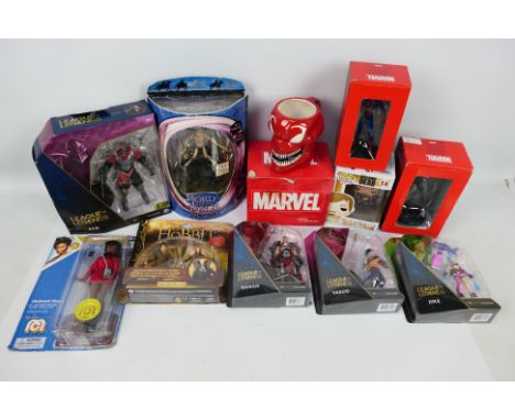 The Lord of the Rings - The Walking Dead - Star Trek - The Hobbit - Marvel - League of Legends. A selection of Eleven carded 