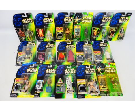 Hasbro - Kenner - Star Wars - The Power Of The Force - 16 x carded figures including Wicket &amp; Logray, Mon Mothma, Emperor