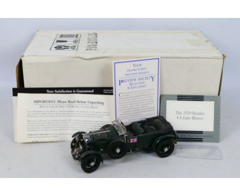 Franklin Mint - A boxed 1:24 scale Franklin Mint 1929 Bentley 4.5 Litre Blower. The model shows very dusty signs of display,a