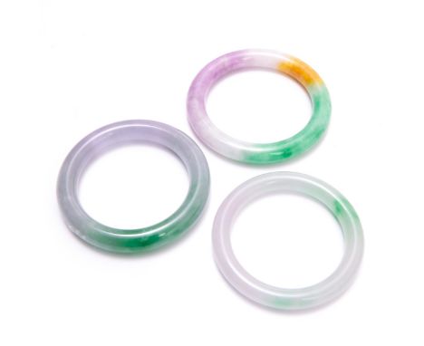 A trio of jade bangles A: 79g 2.2in(5.5cm) B: 75g 2.3in(5.8cm) C: 51g 2.2in(5.5cm)