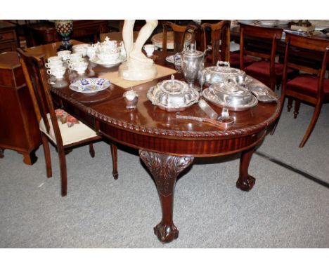 An early 20th Century carved mahogany oval extending dining table,&nbsp;in the Chippendale manner, having gadrooned border ra