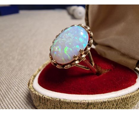 9ct Gold and Opal Dress Ring, size M, 3.8g