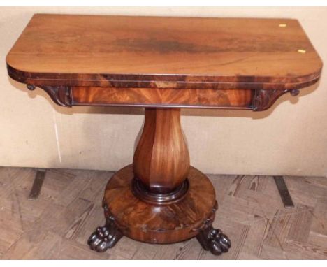 William IV fold-over card table Condition report: see terms and conditions