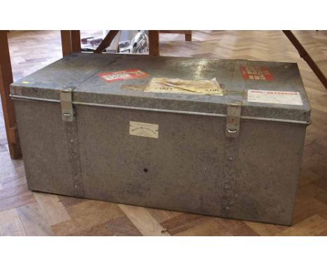 Galvanized hing lid travelling trunk 41cm x 47cm x 92cm Condition report: see terms and conditions