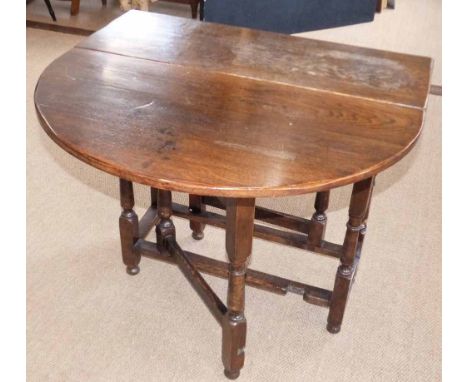 Georgian style oak gate-leg dining table Condition report: see terms and conditions