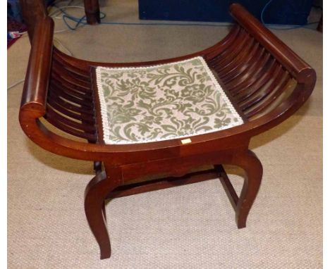 Edwardian mahogany piano stool. Condition report: see terms and conditions