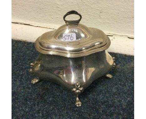 A good shaped silver tea caddy with hinged top. Sheffield. Approx. 203 grams. Est. £80 - £120.